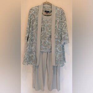 3 Piece Pantsuit Seafoam green/grayish color